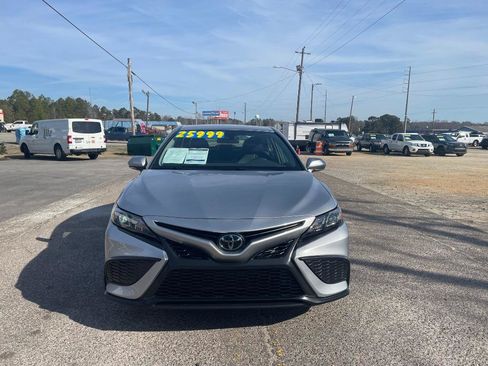 Used 2023 Toyota Camry SE FWD image 2
