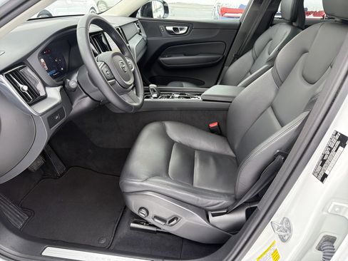 Certified 2025 Volvo XC60 B5 Core image 6