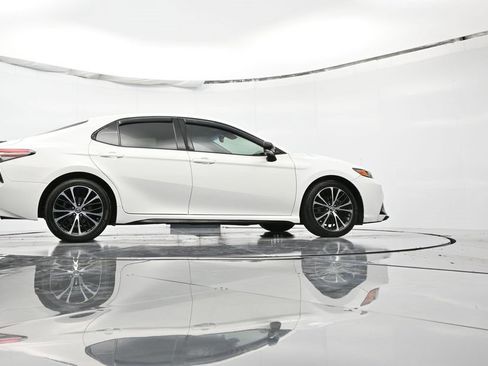 Used 2018 Toyota Camry SE w/ Moonroof Package image 43