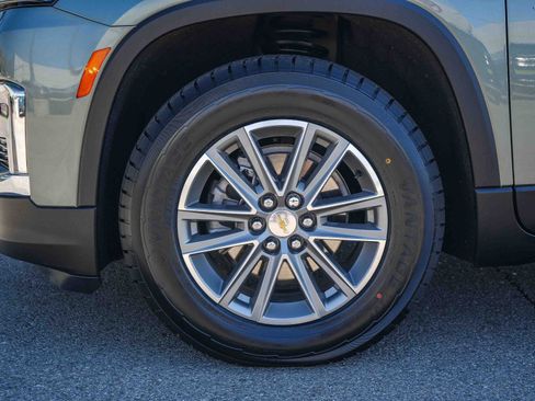 Used 2022 Chevrolet Traverse LT FWD image 11