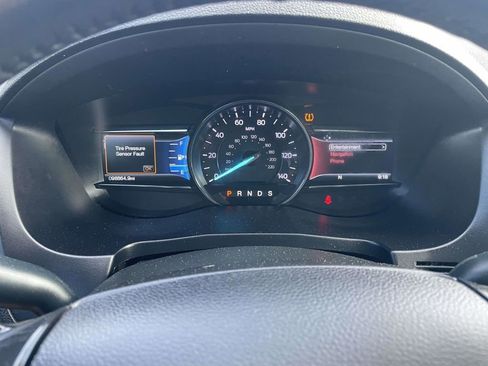Used 2017 Ford Explorer XLT w/ Equipment Group 202A AWD/4WD image 38