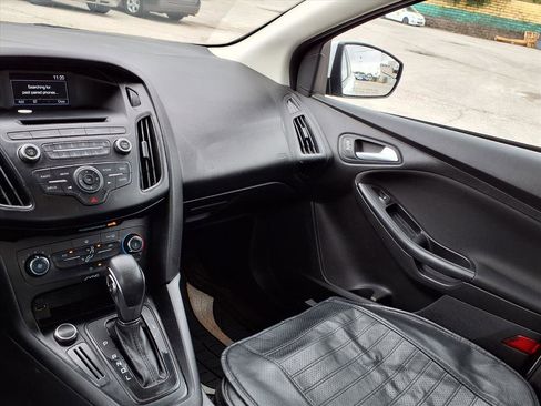 Used 2017 Ford Focus SE image 4