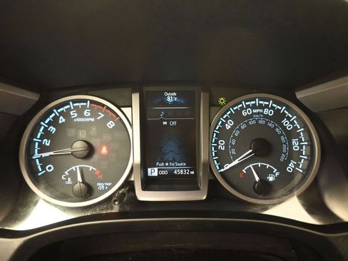 Used 2016 Toyota Tacoma SR5 w/ Towing Package RWD image 14