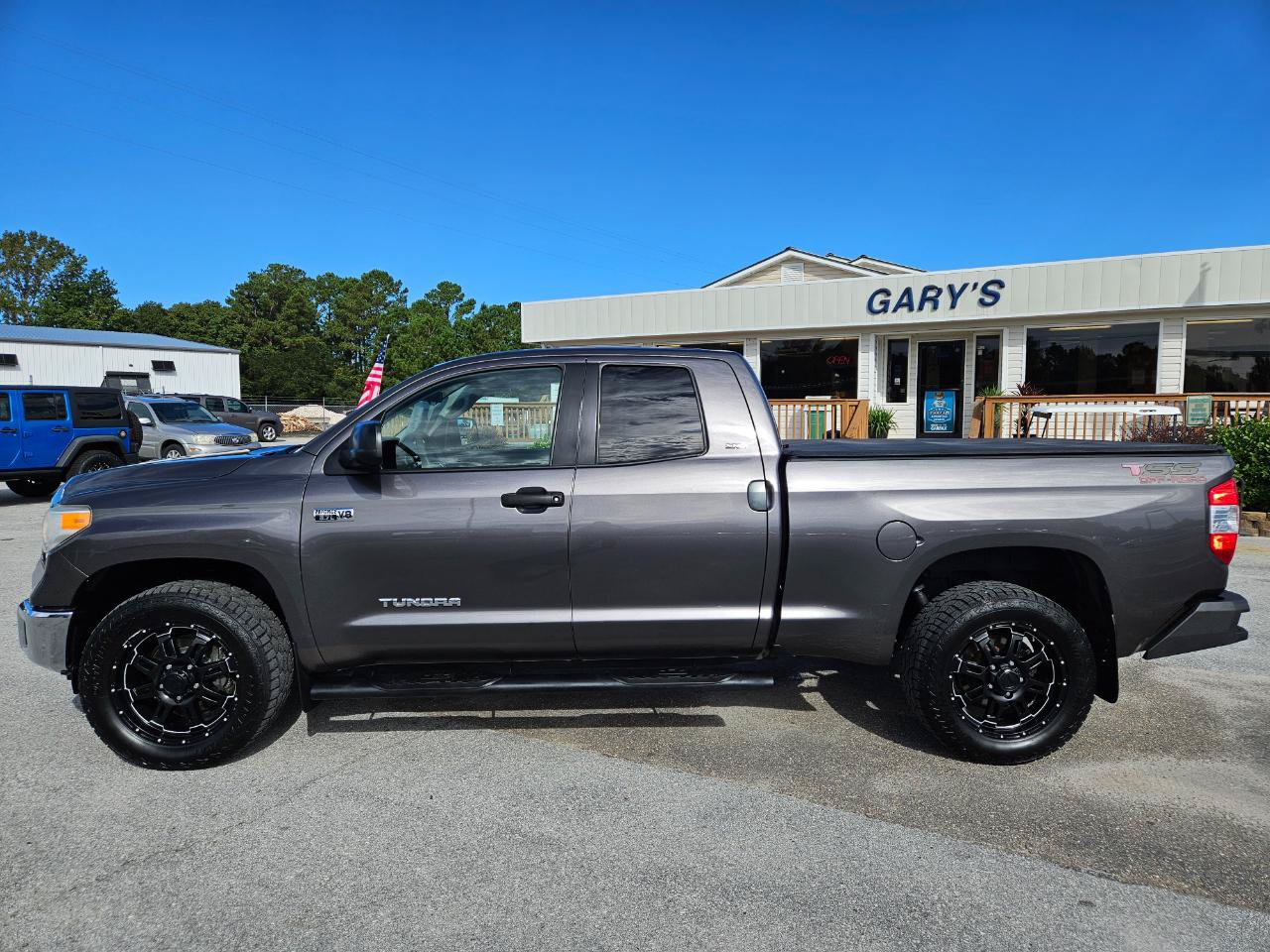 Used 2016 Toyota Tundra SR5 AWD/4WD image 3