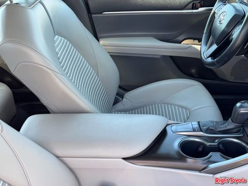 Used 2022 Toyota Camry SE FWD image 13