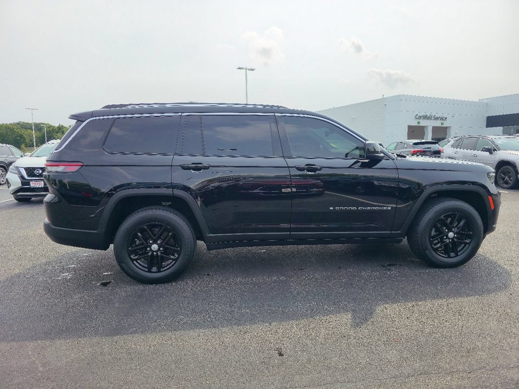 Used 2022 Jeep Grand Cherokee L Laredo w/ Luxury Tech Group I AWD/4WD image 7