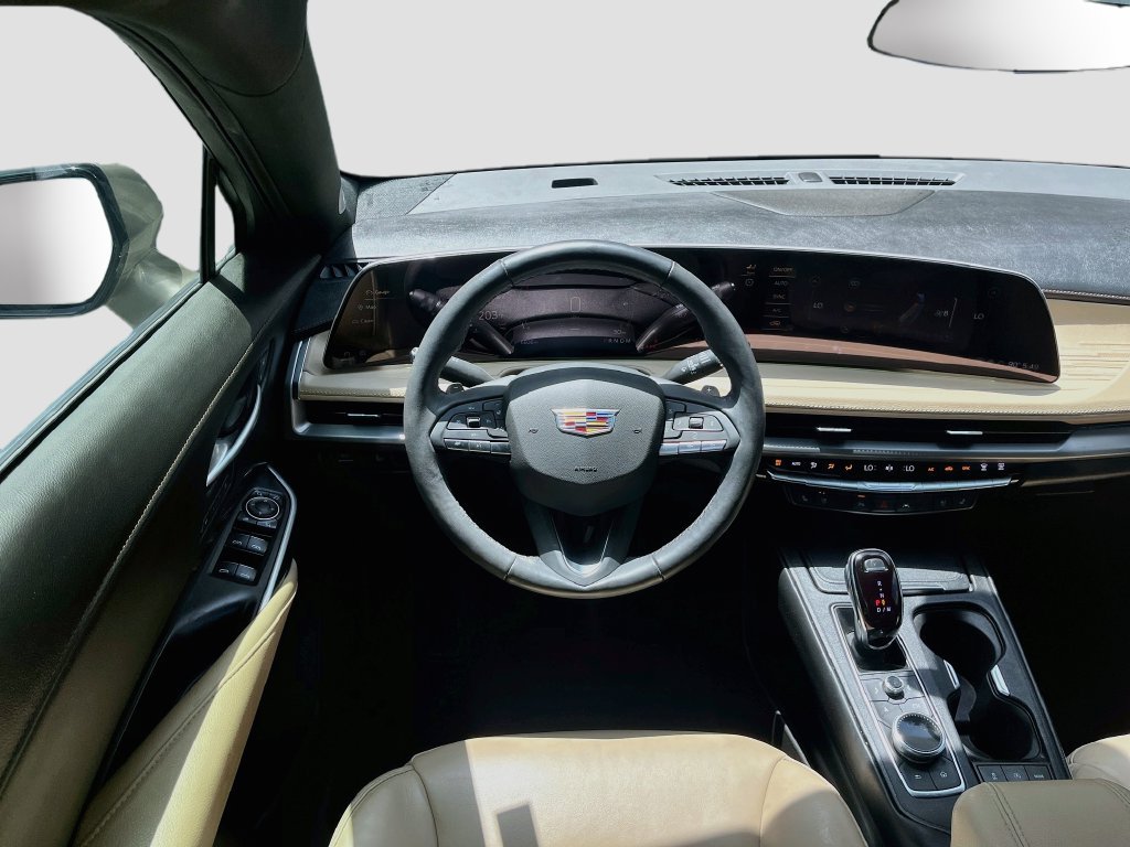 Used 2025 Cadillac XT4 Premium Luxury FWD image 23