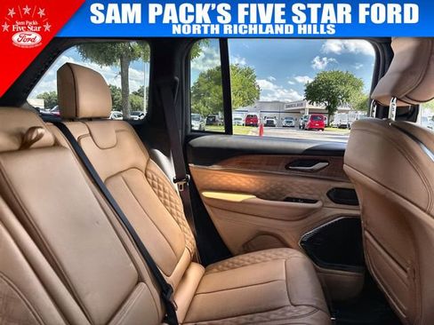 Used 2025 Jeep Grand Cherokee Summit AWD/4WD image 16
