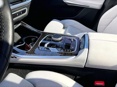 Used 2024 BMW X7 xDrive40i w/ Parking Assistance Package image 17