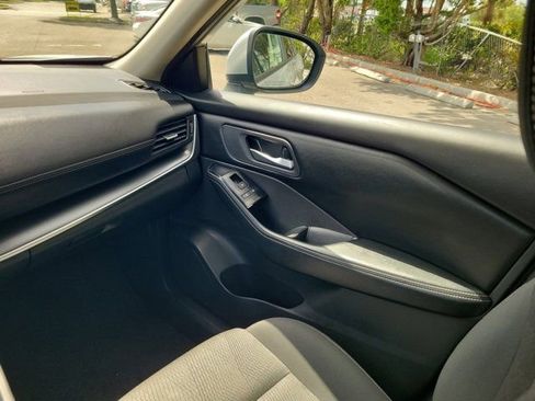 Certified 2025 Nissan Rogue SV FWD image 18