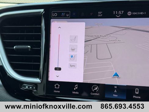 Used 2025 Chrysler Pacifica Limited FWD image 30