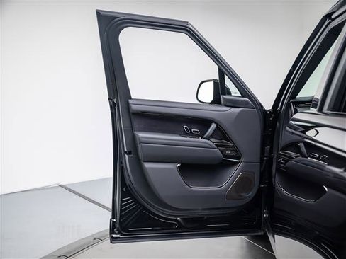 New 2026 Land Rover Range Rover SV AWD/4WD image 25