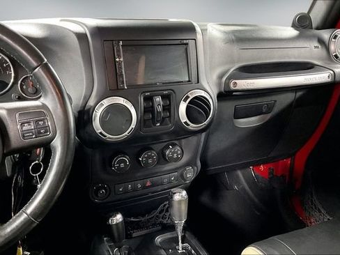 Used 2012 Jeep Wrangler Unlimited Sahara w/ Connectivity Group AWD/4WD image 10