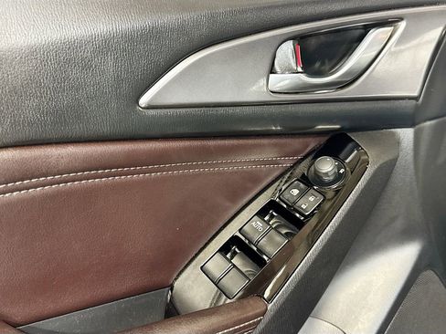 Used 2018 MAZDA MAZDA3 Grand Touring w/ Premium Equipment Package image 19