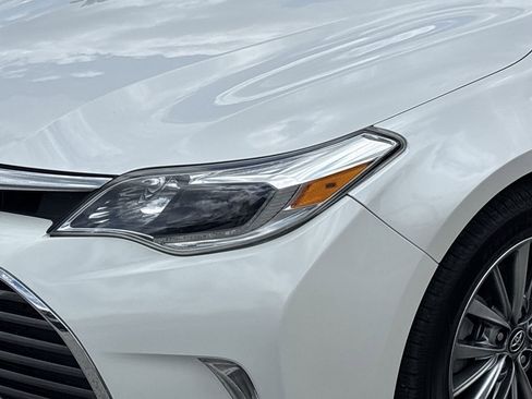 Used 2018 Toyota Avalon Limited FWD image 6