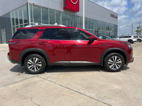 Certified 2024 Nissan Pathfinder SL image 2