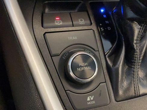 Used 2023 Toyota RAV4 LE AWD/4WD image 13
