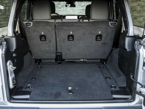 Used 2024 Jeep Wrangler Sport S image 17