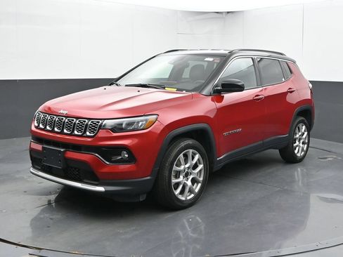 Used 2025 Jeep Compass Limited AWD/4WD image 8