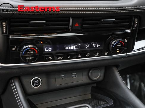 Used 2023 Nissan Rogue SL FWD image 17
