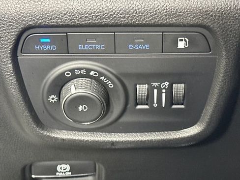 Used 2023 Jeep Grand Cherokee Trailhawk image 19