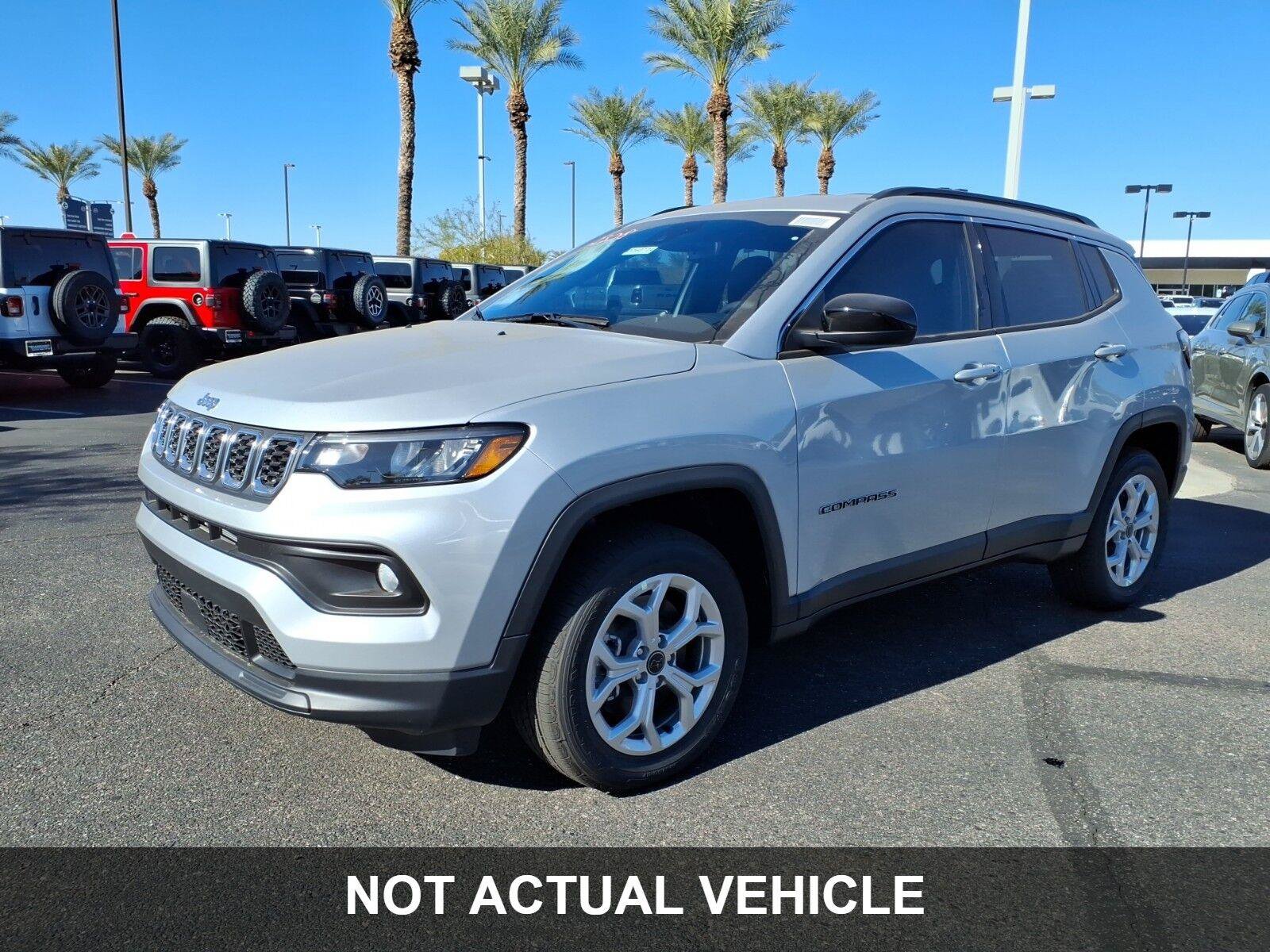 Used 2024 Jeep Compass Latitude AWD/4WD image 5