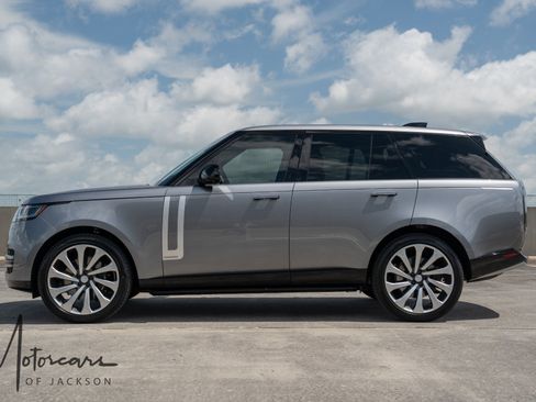 Used 2025 Land Rover Range Rover Autobiography AWD/4WD image 2