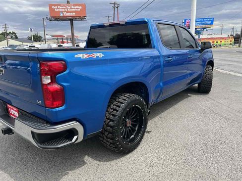Used 2022 Chevrolet Silverado 1500 LT AWD/4WD image 5