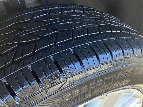 Used 2024 GMC Acadia Elevation image 12