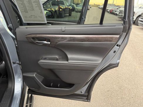 Used 2020 Toyota Highlander Limited image 23