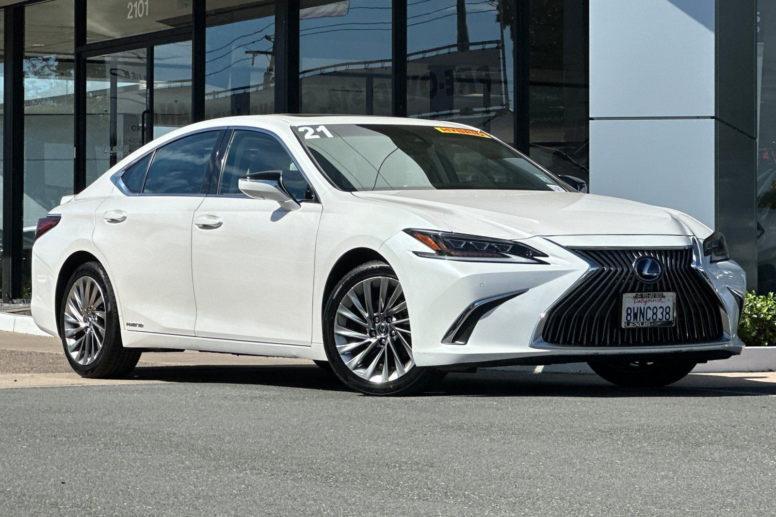 Used 2021 Lexus ES 300h w/ Accessory Package FWD image 2