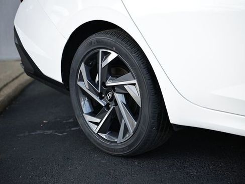 Certified 2025 Hyundai Elantra Sport image 6