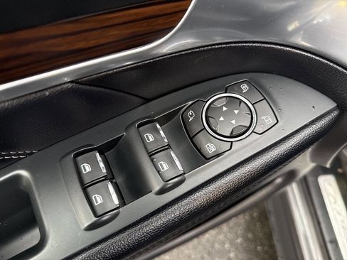 Used 2018 Ford Explorer Limited image 32