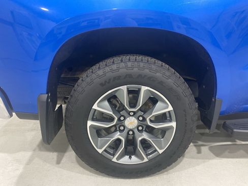 Used 2023 Chevrolet Silverado 1500 LT AWD/4WD image 10