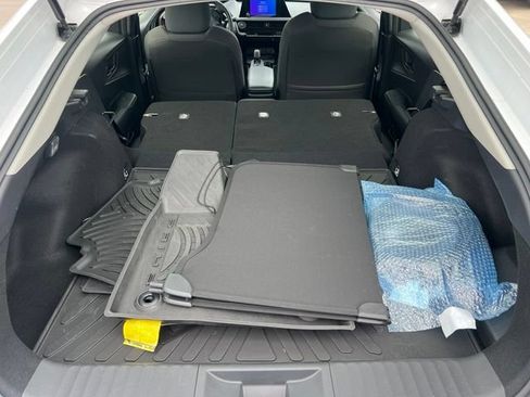 Used 2025 Toyota Prius Plug-In Hybrid FWD image 38