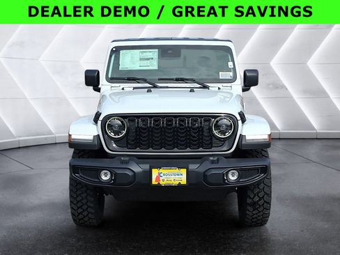 New 2025 Jeep Gladiator Sport AWD/4WD image 9