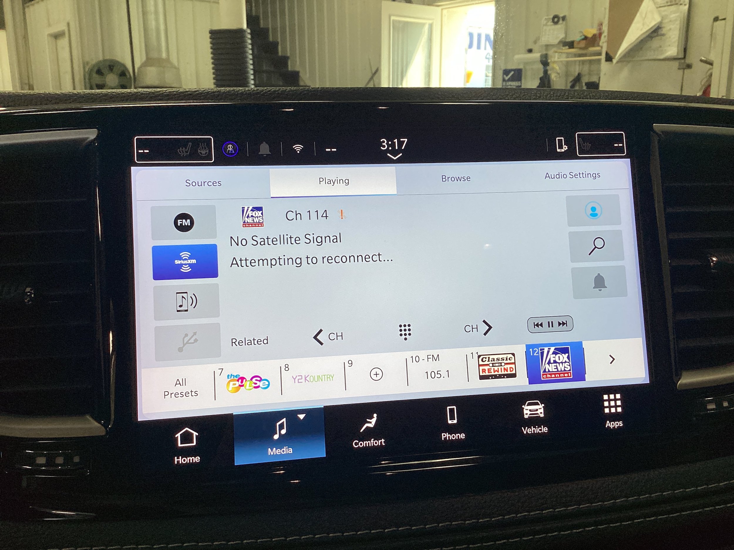 Used 2025 Chrysler Pacifica Select AWD/4WD image 27
