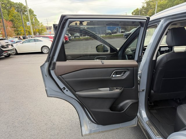 Used 2023 Nissan Rogue Platinum w/ Platinum Premium Package AWD/4WD image 27