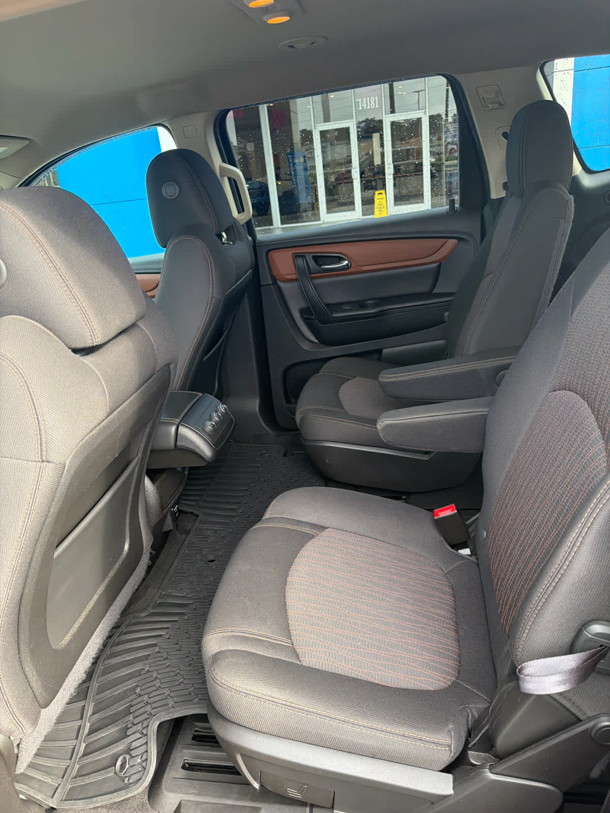 Used 2015 Chevrolet Traverse LT w/ Style and Technology Package FWD image 12