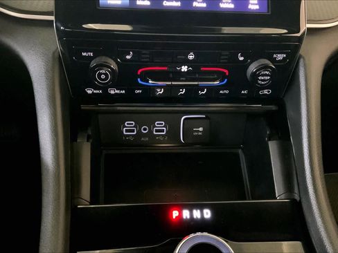 Used 2023 Jeep Grand Cherokee L Laredo image 33