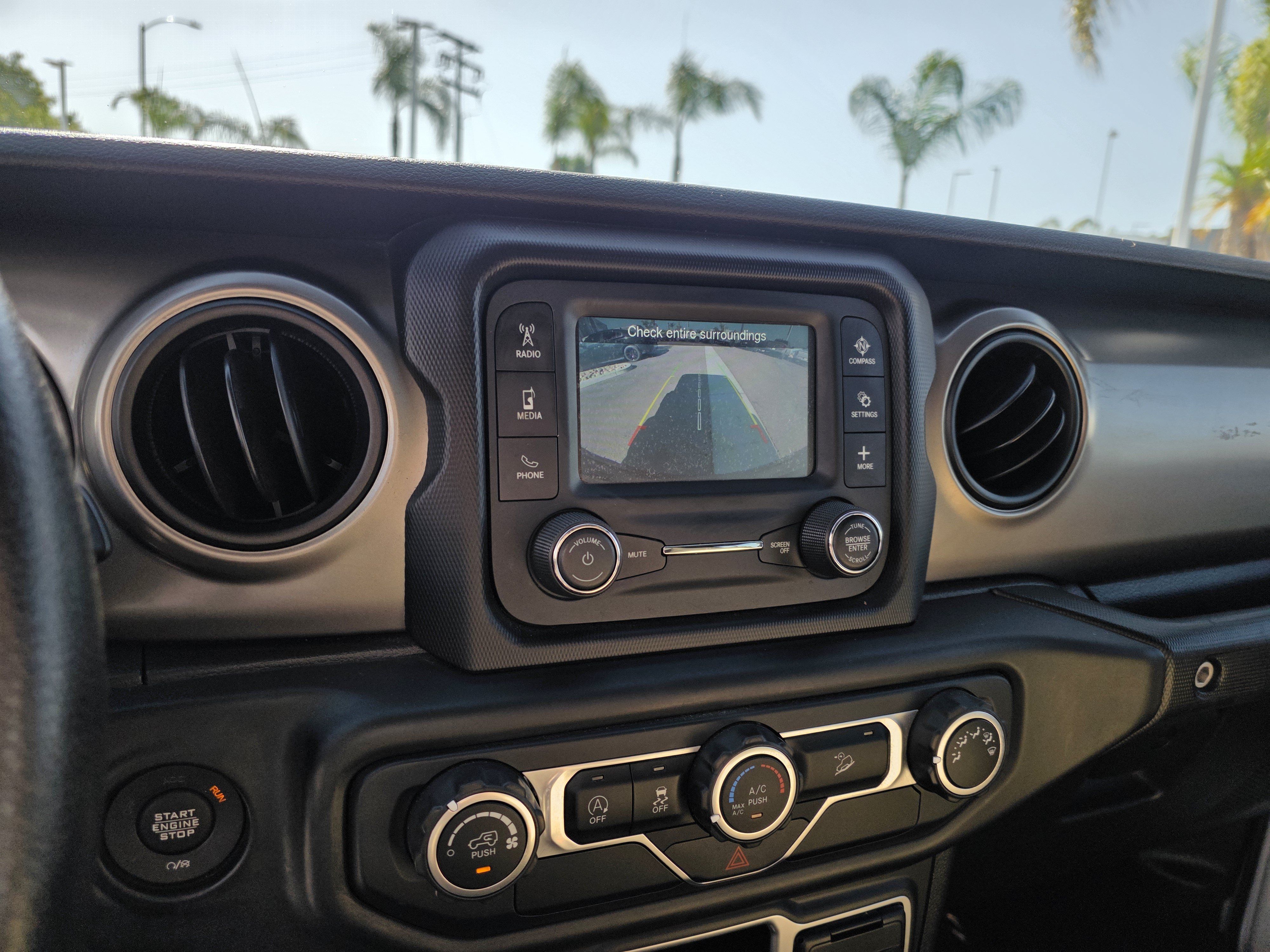 Used 2018 Jeep Wrangler Unlimited Sport AWD/4WD image 13