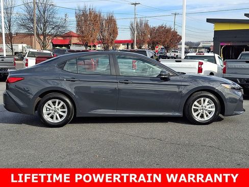 Used 2025 Toyota Camry LE image 7