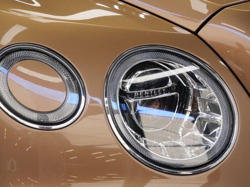 Used 2017 Bentley Bentayga AWD/4WD image 49