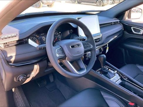 New 2026 Jeep Compass Latitude image 9