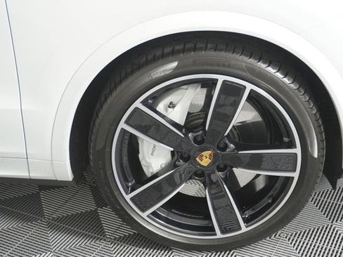 Used 2022 Porsche Cayenne Turbo AWD/4WD image 30