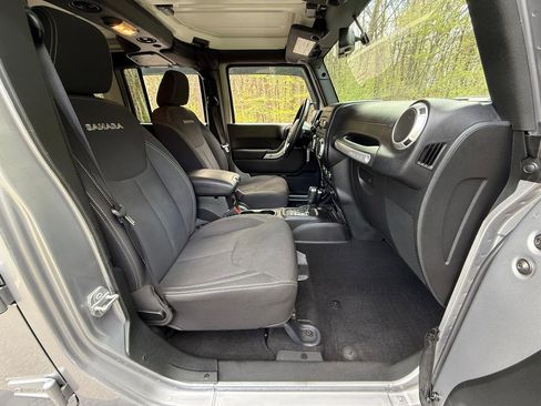 Used 2018 Jeep Wrangler Unlimited Sahara w/ Max Tow Package AWD/4WD image 23