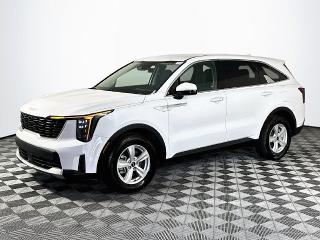 Used 2024 Kia Sorento LX FWD image 4