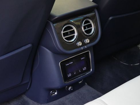 Used 2022 Bentley Bentayga AWD/4WD image 15