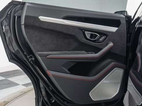 Used 2021 Lamborghini Urus AWD/4WD image 43