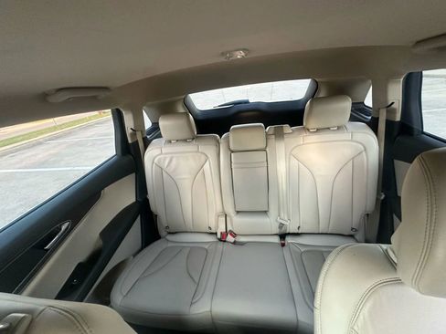 Used 2019 Lincoln Nautilus Select image 15